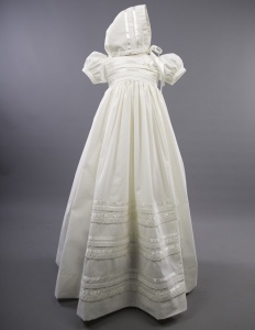 Rhianna by Millie Grace - Baby Girls Broderie Anglaise Gown & Bonnet